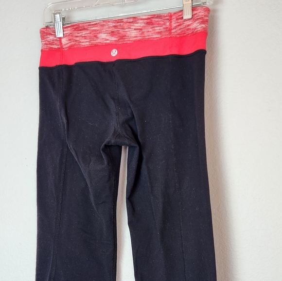 LULULEMON Black w/ Red Groove Space Dye Waistband Crop Straight Leg Pants, Sz 6 - Picture 2 of 7
